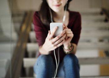 5 podcasts para Enem que vão te ajudar nos estudos