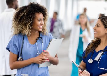 Quanto tempo dura a faculdade de Enfermagem? Descubra tudo sobre o curso!