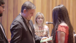 Entrega de carteirinhas do CRO aos egressos de Odontologia