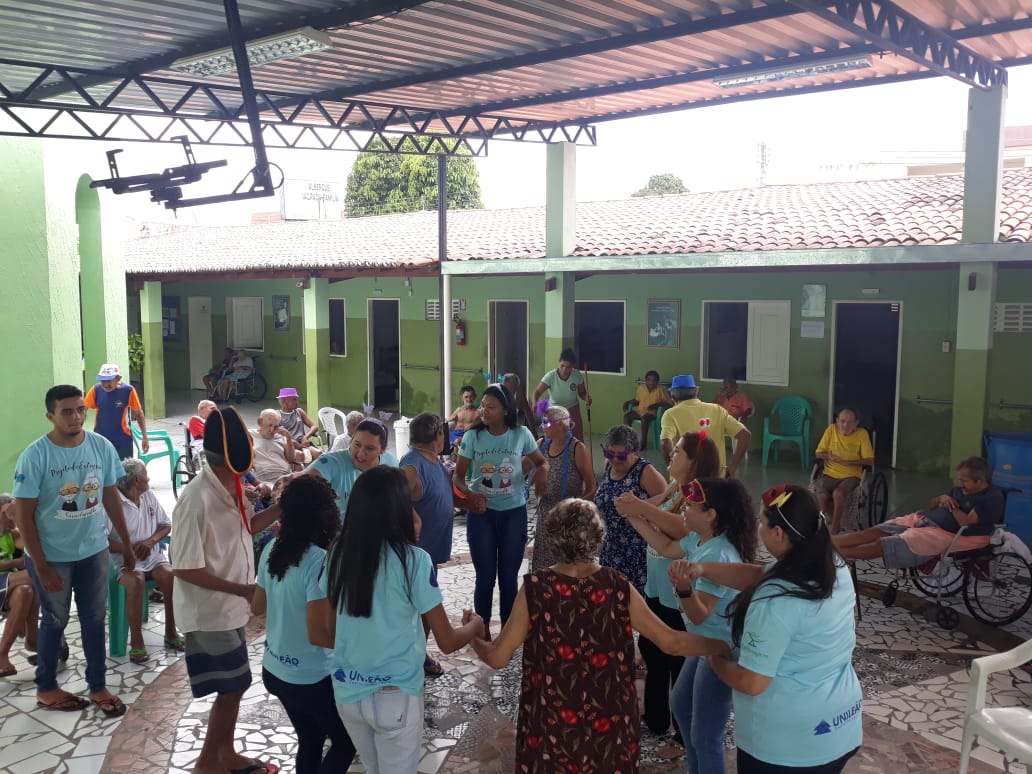 Sorriso Grisalho realiza ação carnavalesca com idosos