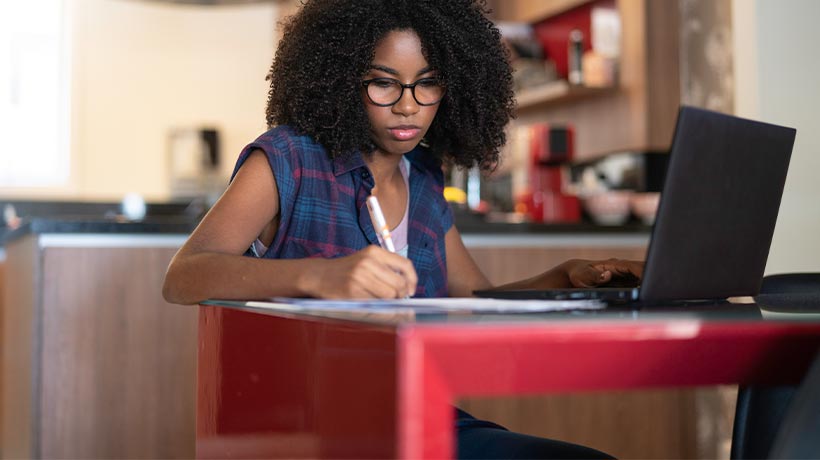 Programa de Bolsas Santander Superamos Juntos 2020 contempla alunos da Unileão