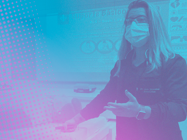 Juliana Ramacciato ministra aulas no Aperfeiçoamento em Cirurgia Oral da Unileão