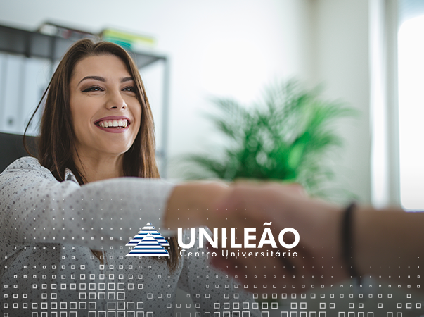 Núcleo de Sustentabilidade promove ação de plantio e distribuição de mudas