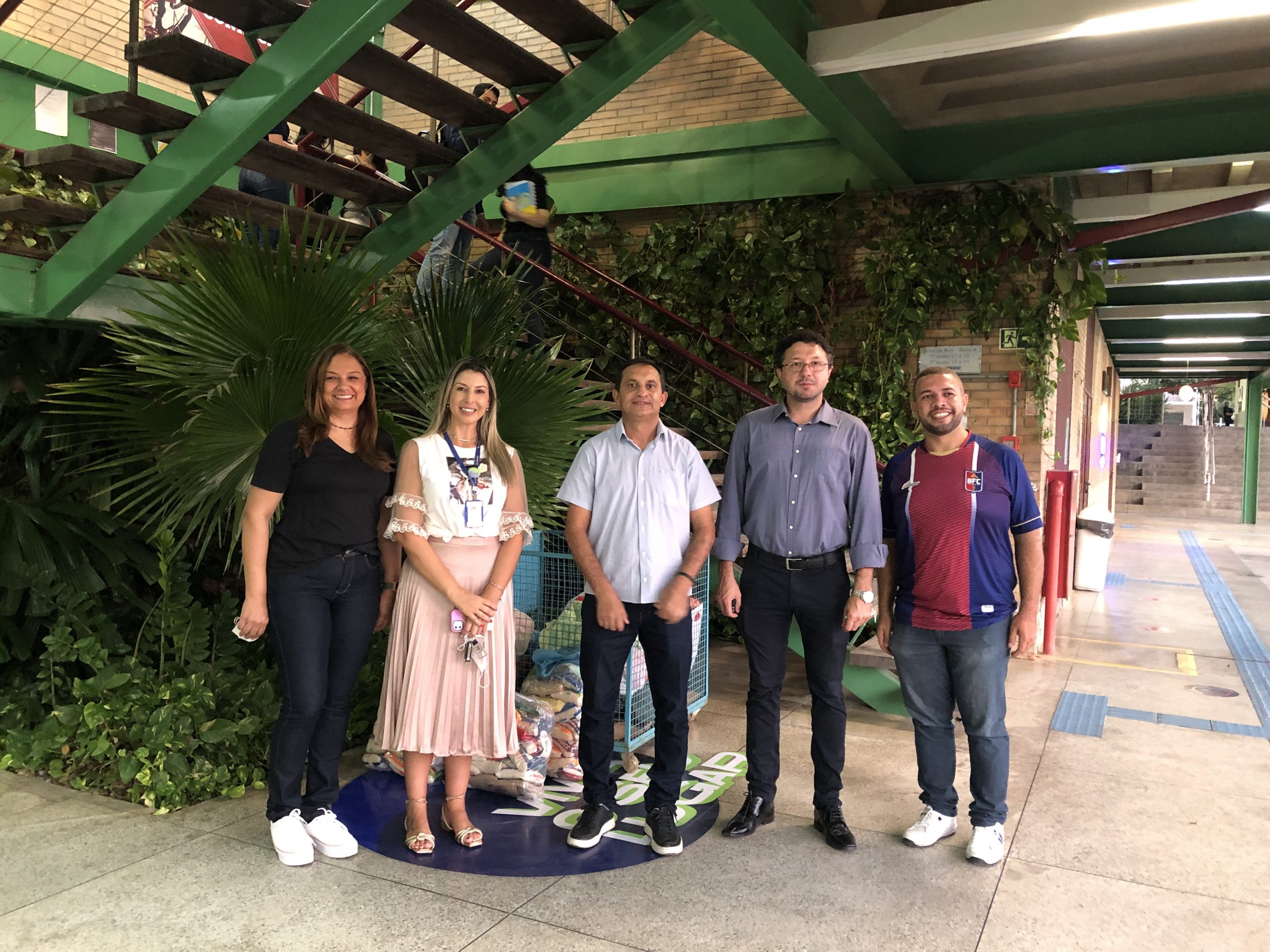 Unileão realiza a primeira entrega de doações para auxiliar a população vítima da enchente no município de Barbalha