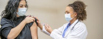 na administração segura de medicamentos por vias parenterais