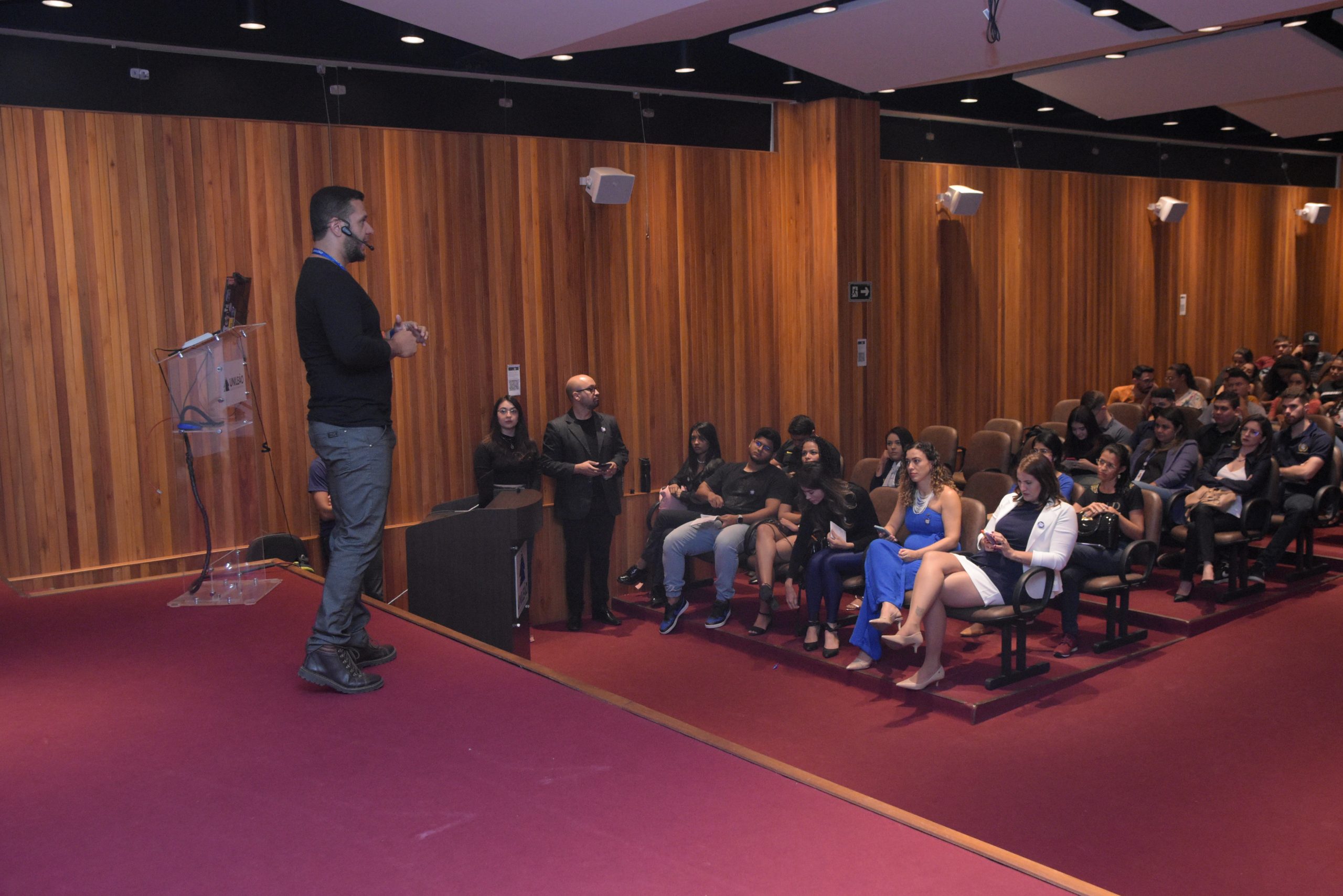 Cursos de Gestão e Negócios da Unileão realizam evento sobre o mercado do futuro