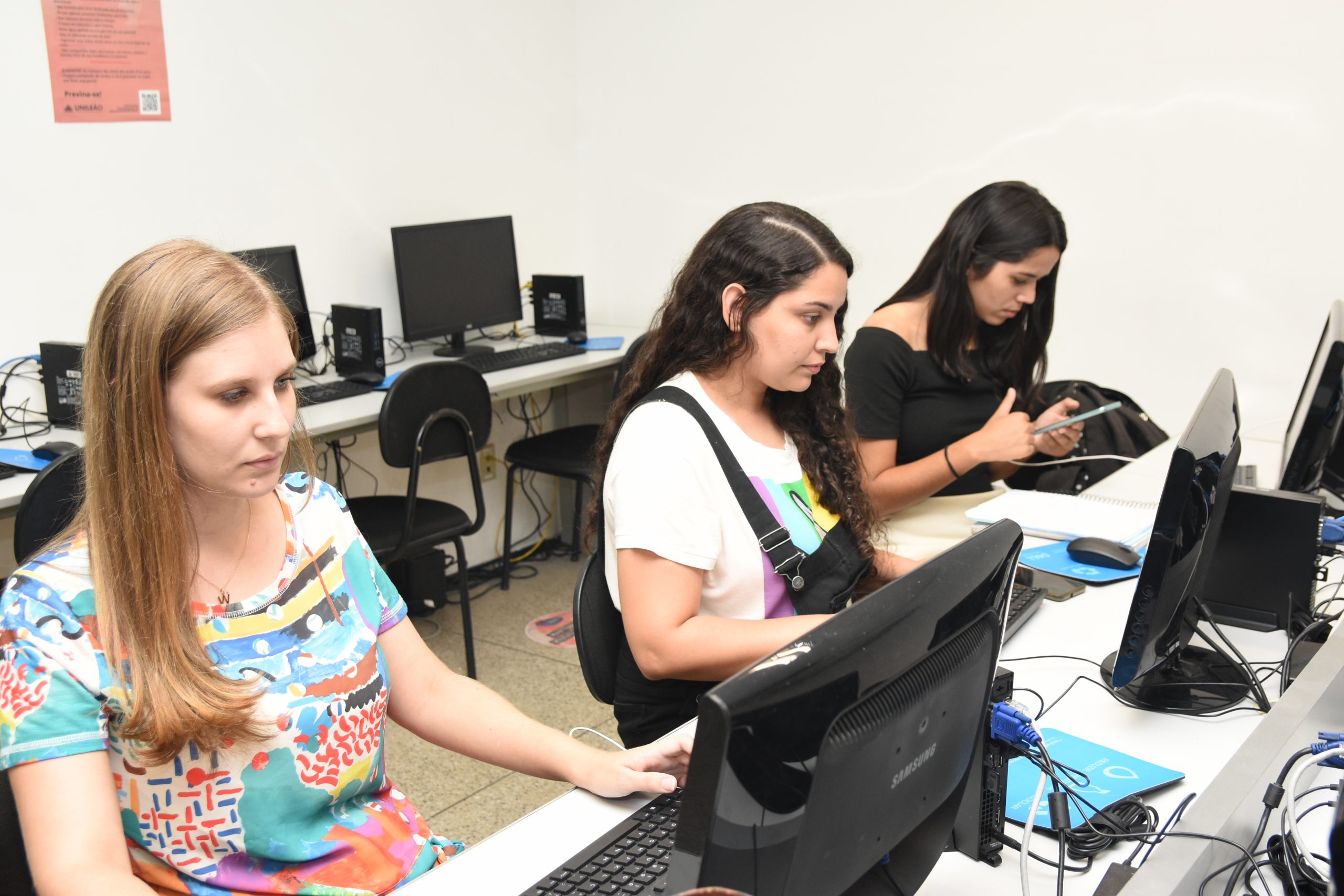 NUCAP orienta estudantes da Unileão por meio da oficina “Conhecendo o LinkedIn”