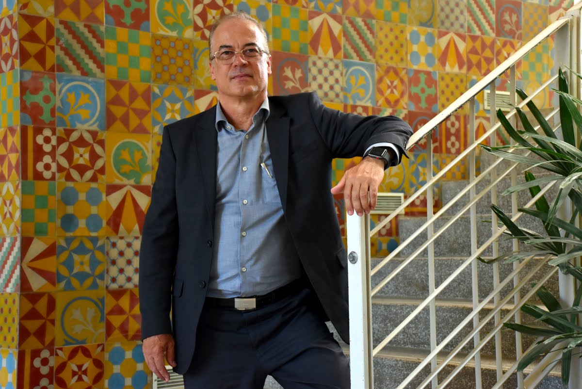 Reitor da Unileão recebe comenda no IV Simpósio Internacional Nordestino em Neurociência, Nutrição e Desenvolvimento Humano