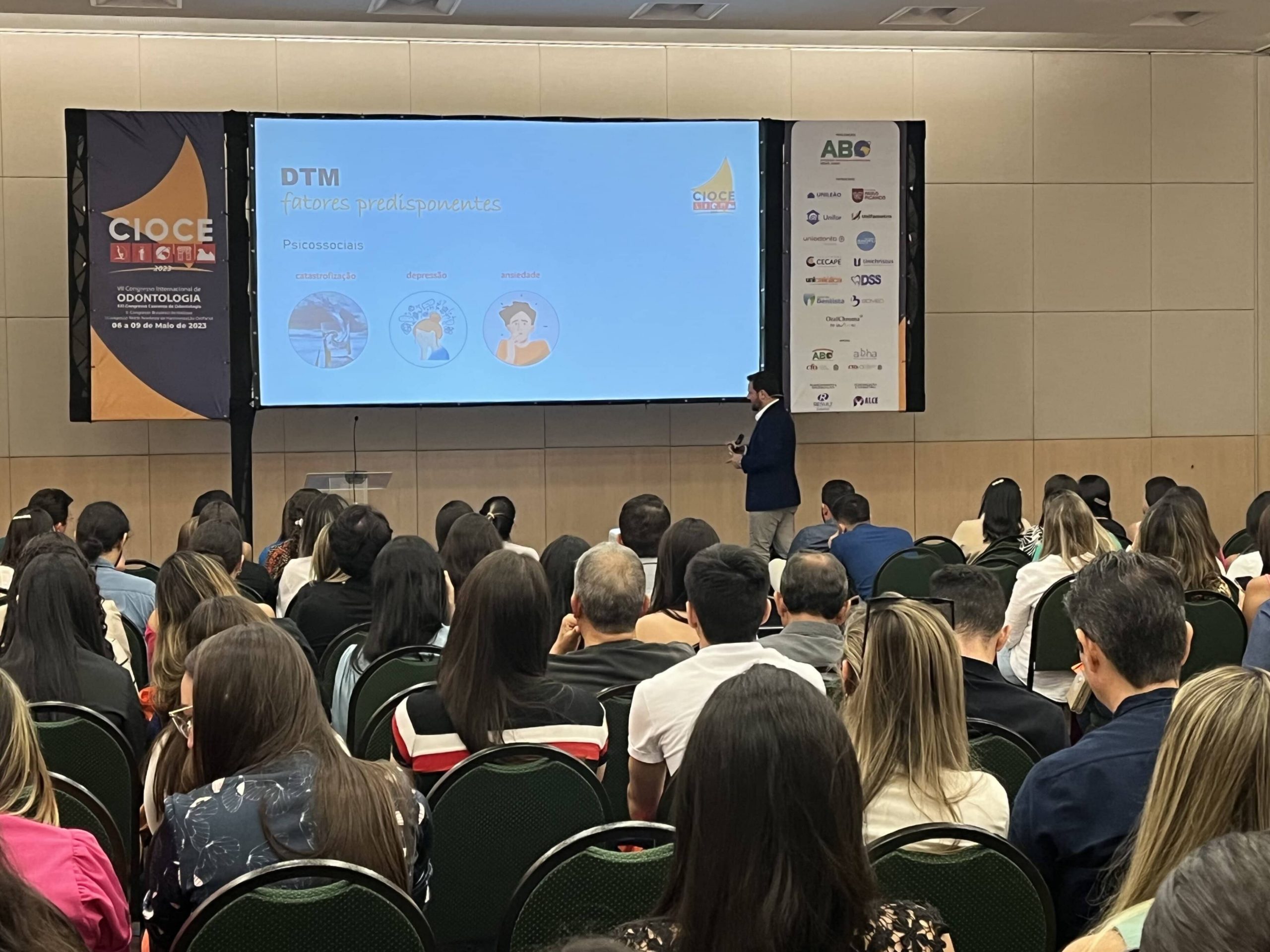 Unileão é destaque no CIOCE com a premiação de alunas do curso de Odontologia