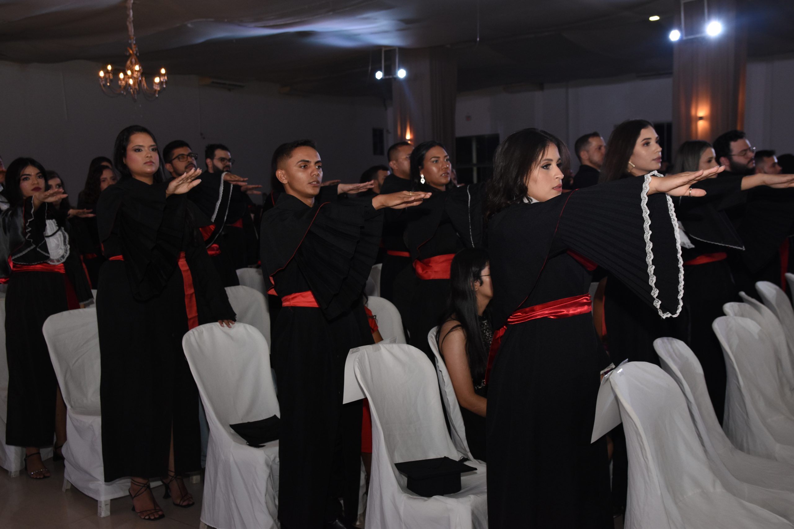 Colação de grau 2023.1 marca noite dos formandos da Unileão com homenagens e premiações