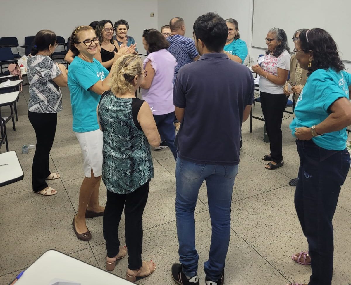 Campus Crajubar recebe oficina sobre arte em papelão para idosos