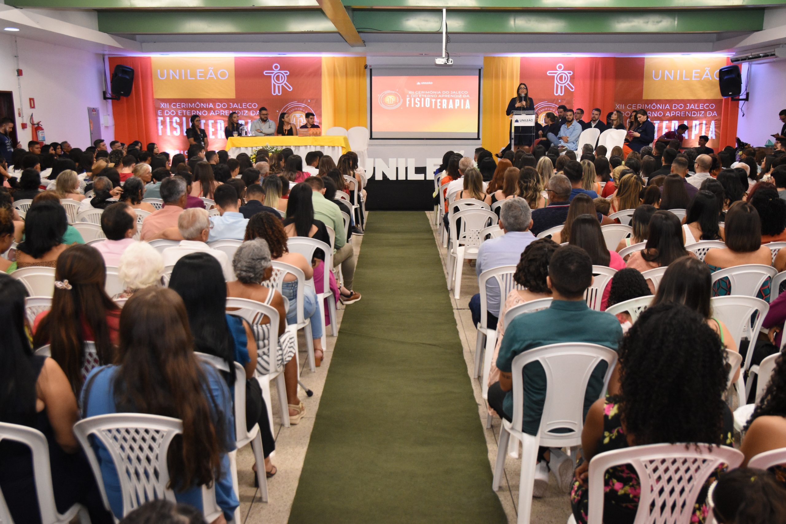 XII Cerimônia do Jaleco e do Eterno Aprendiz da Fisioterapia une emoção e expectativas