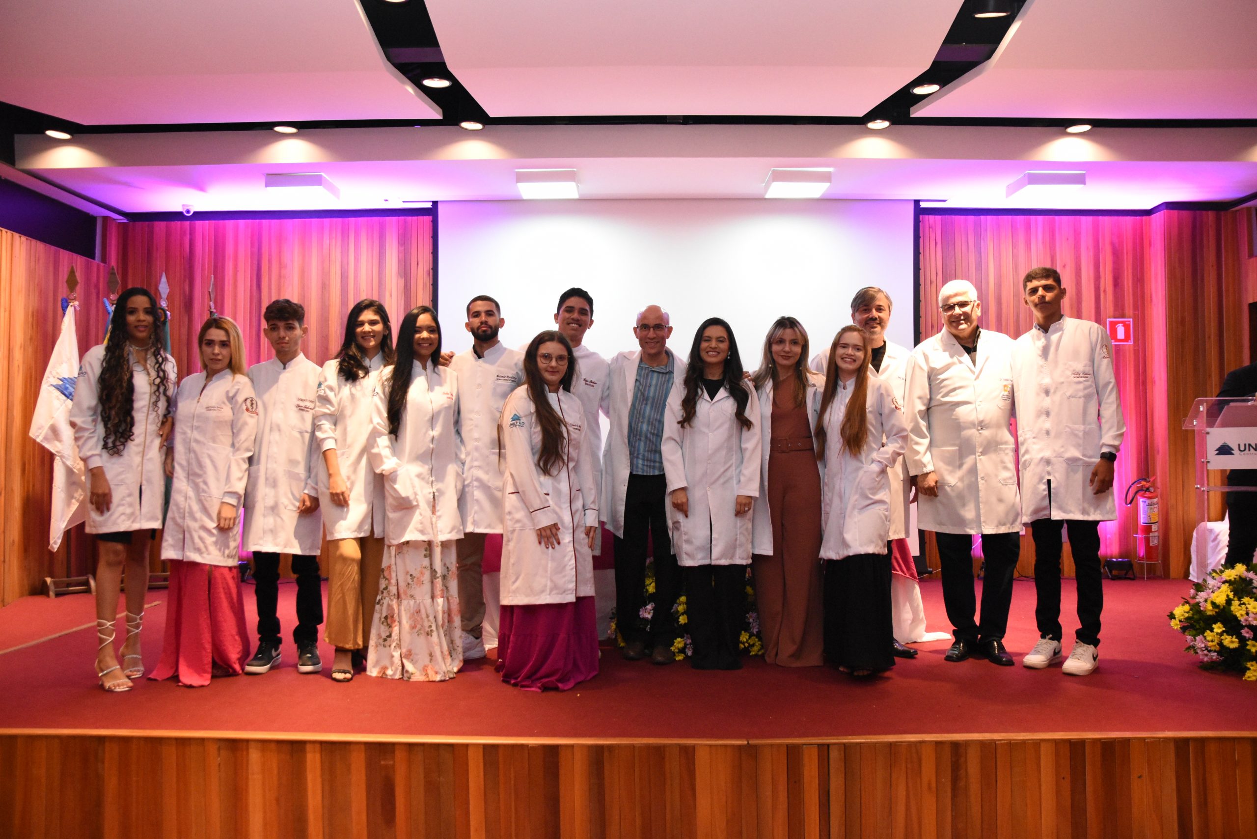 Cerimônia do Jaleco marca entrada de estudantes no curso de Odontologia 2023.2