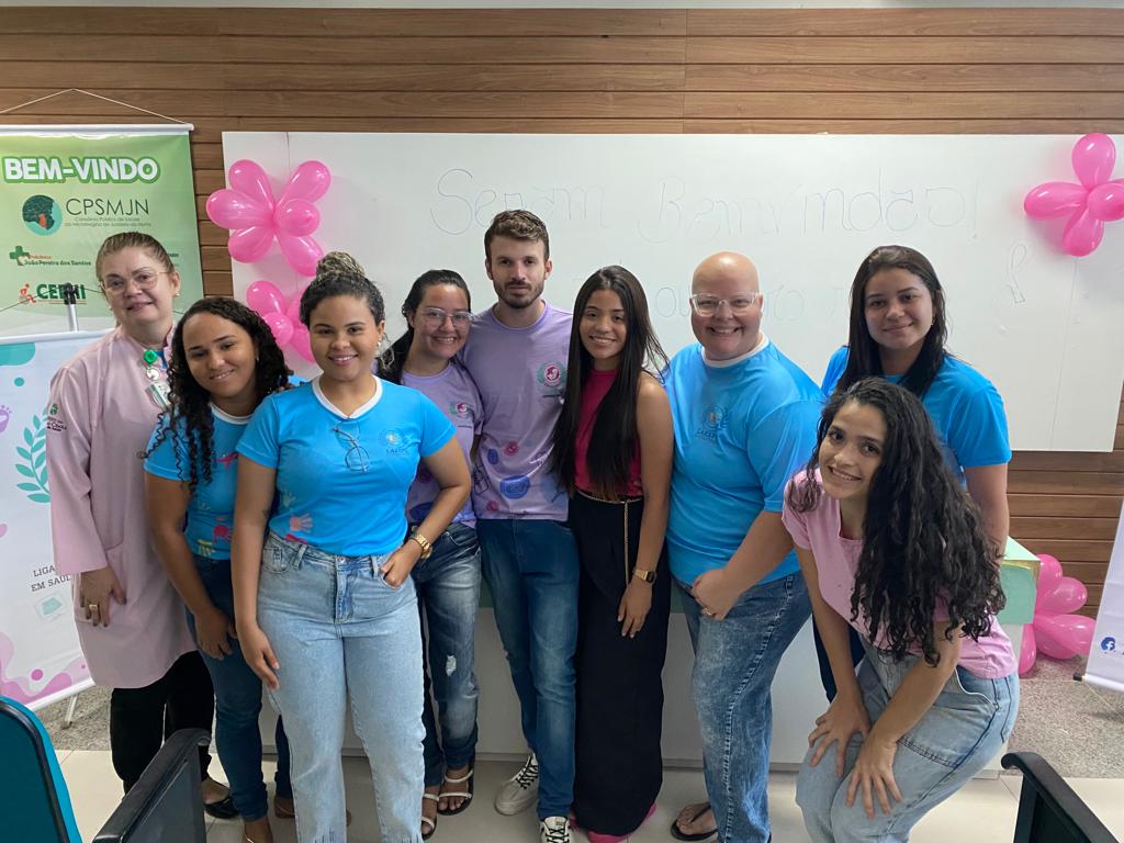 Ligas Acadêmicas do curso de Enfermagem promovem ação educativa sobre câncer de mama