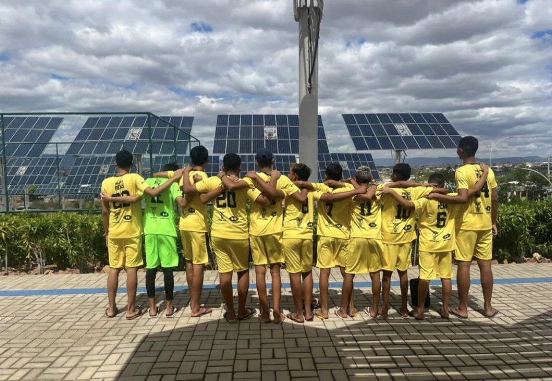 PEAS dos cursos de Administração e Ciências Contábeis promovem doação de uniformes para escolinha de futebol