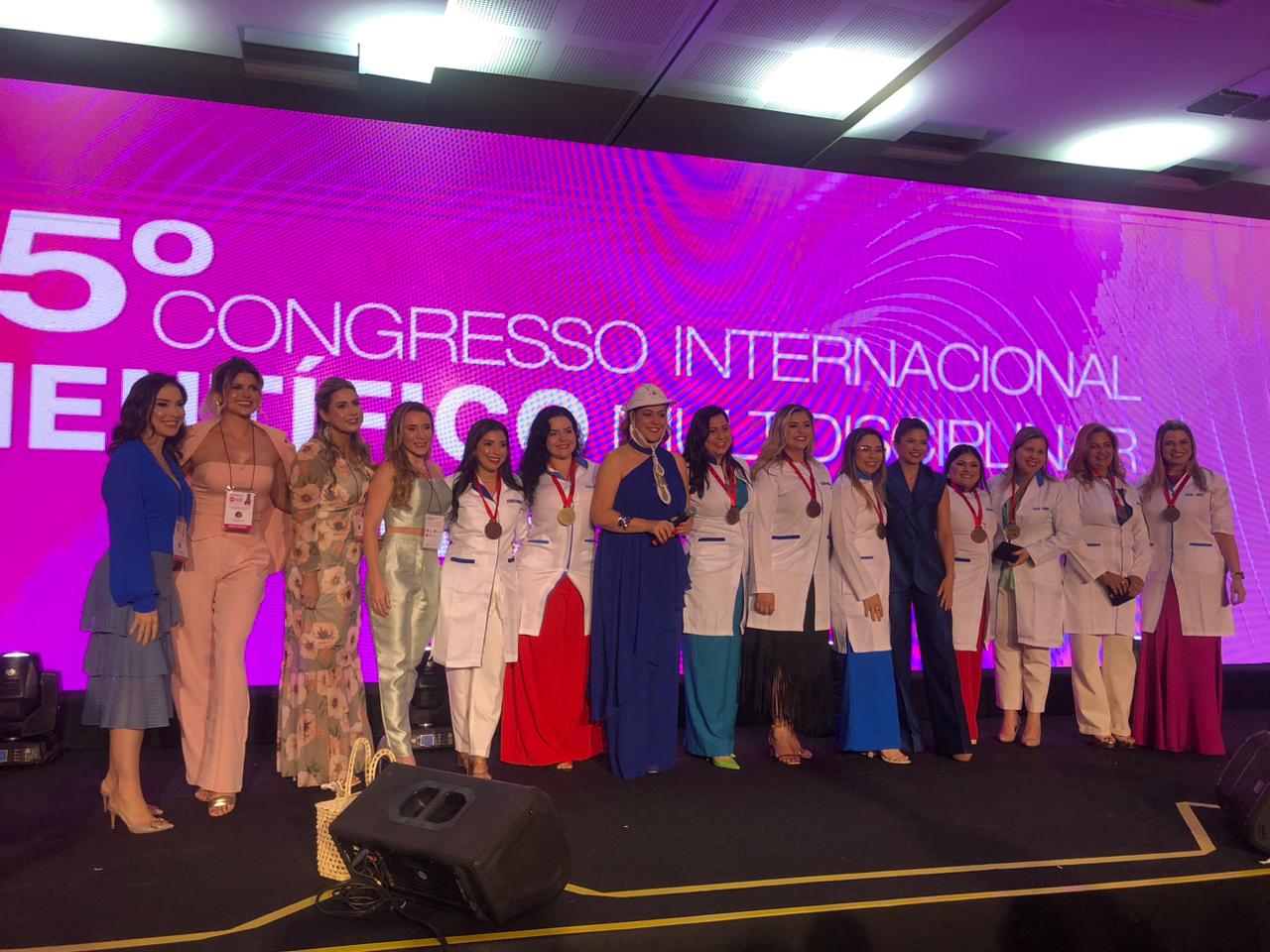 Docentes da Unileão participam do Congresso Estética In Nordeste, e uma delas é homenageada como embaixadora do evento