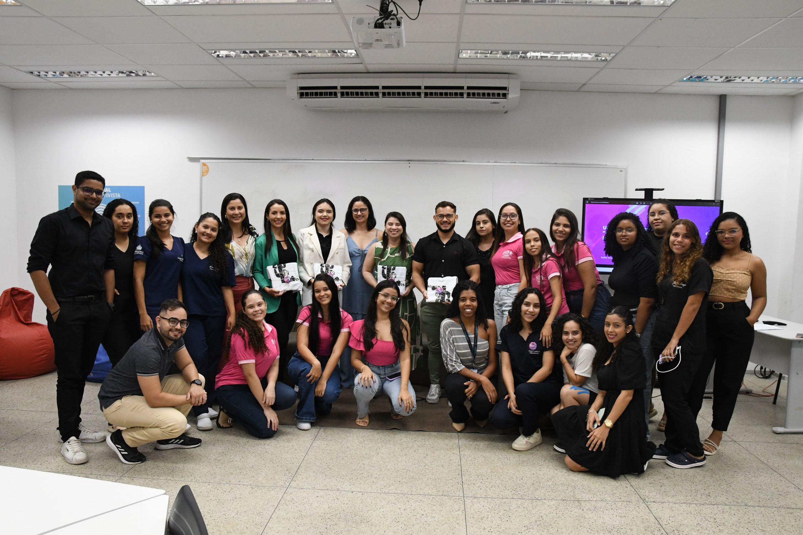 Campanha “Mutirão Adote um Ciclo” debate a saúde da mulher na Unileão
