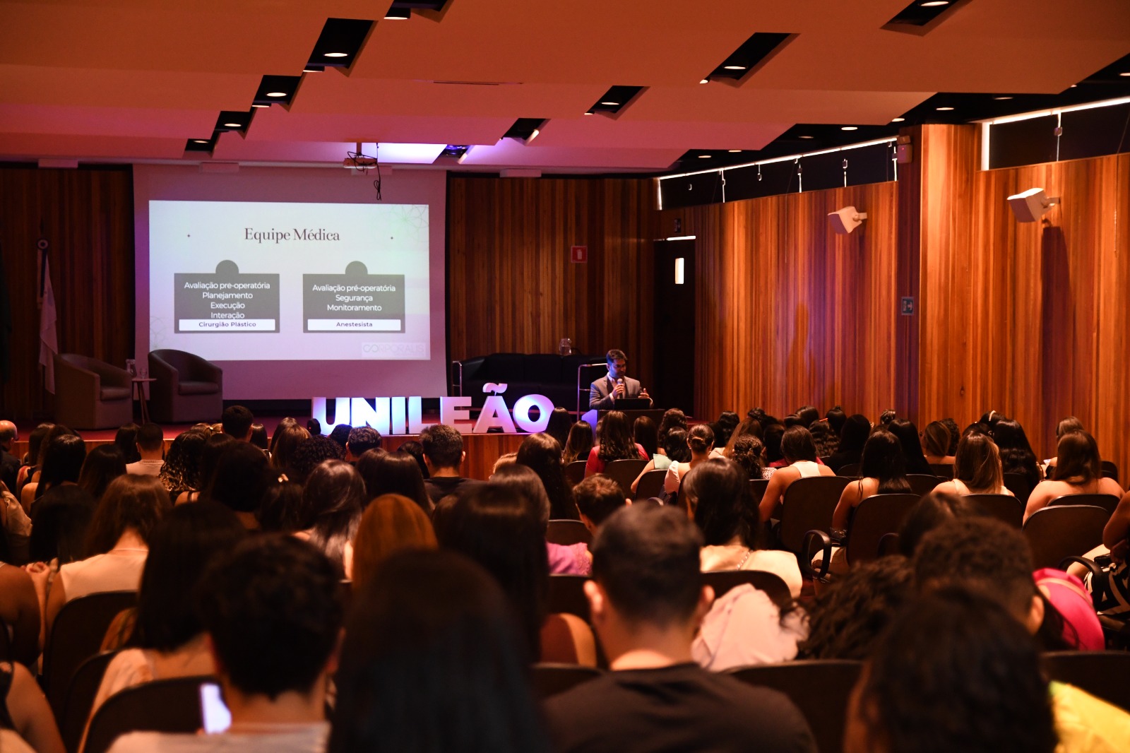 4º Simpósio de Estética Avançada e Dermatofuncional lota auditório do Campus Lagoa Seca