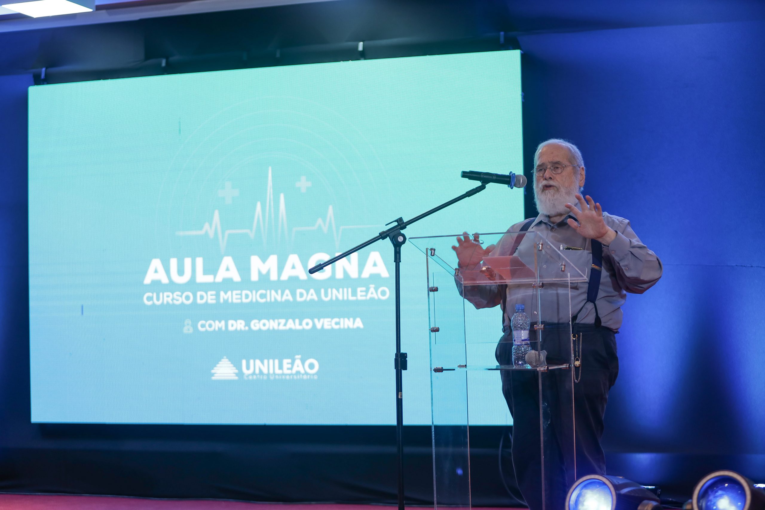 Unileão recebe fundador da Anvisa para aula magna no curso de Medicina