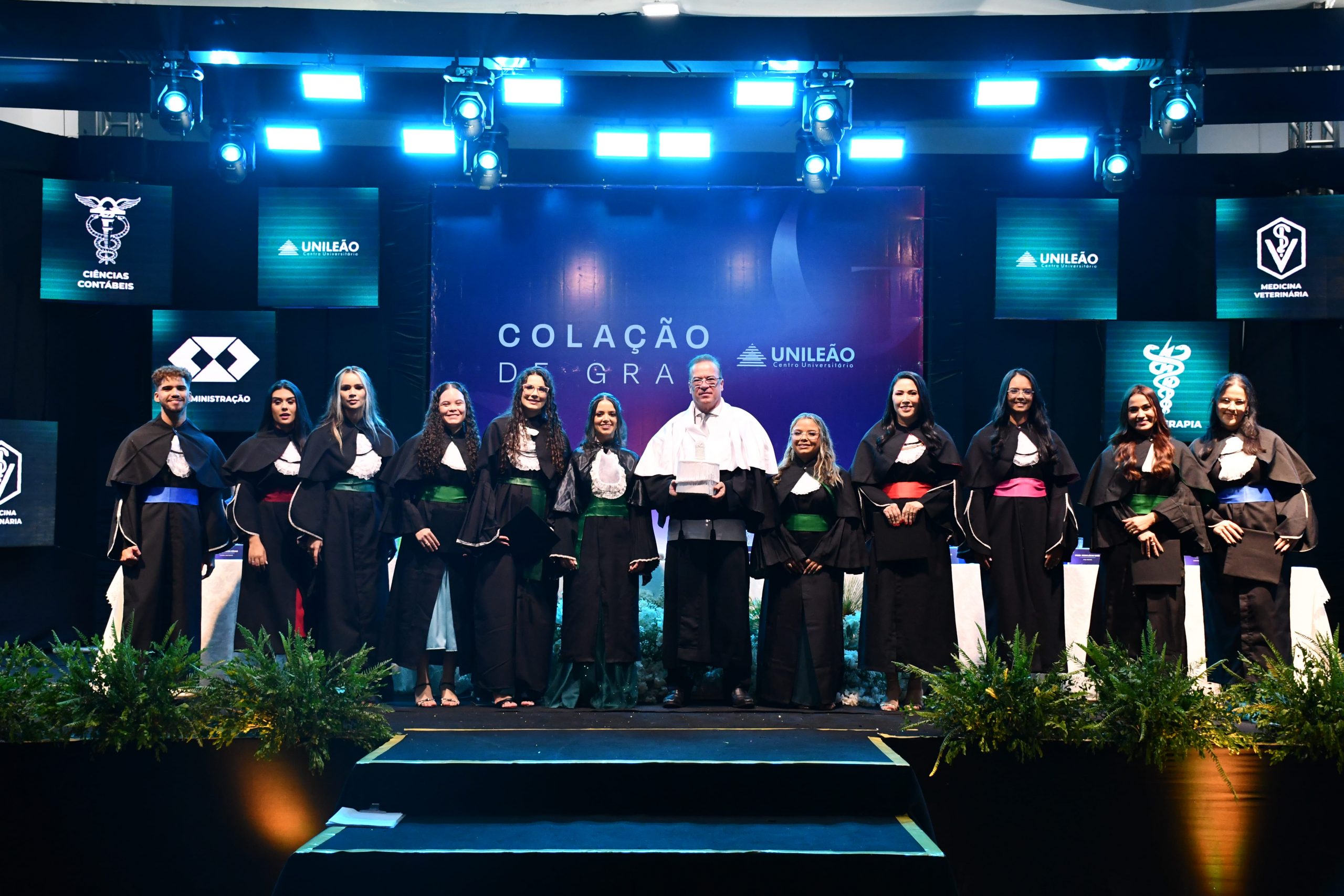 O melhor de ser Unileão: Colação de Grau 2024.2 tem discursos emocionantes e até pedido de casamento