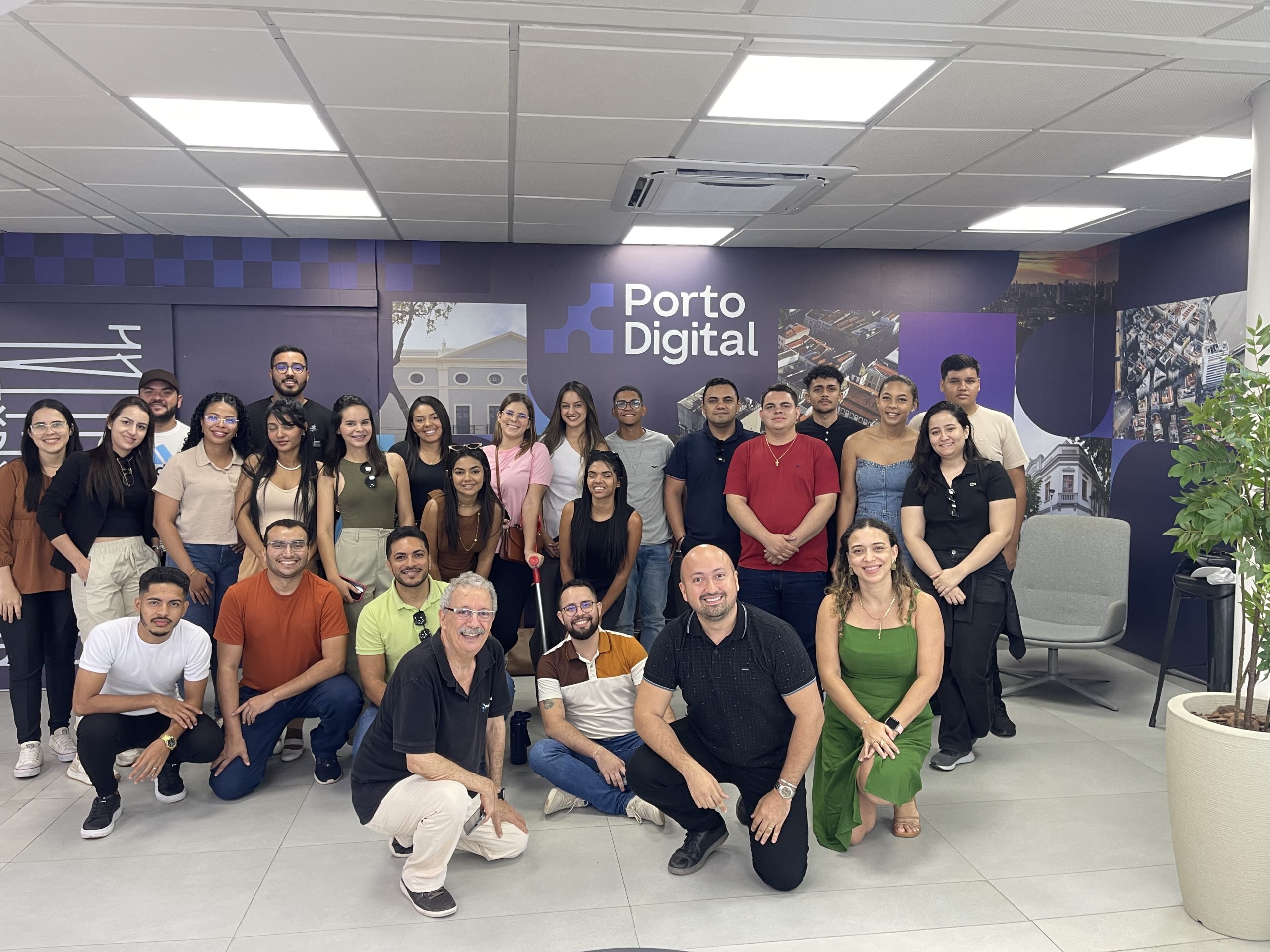 Alunos dos cursos de Gestão fazem visita técnica a polos de inovação e desenvolvimento em Recife