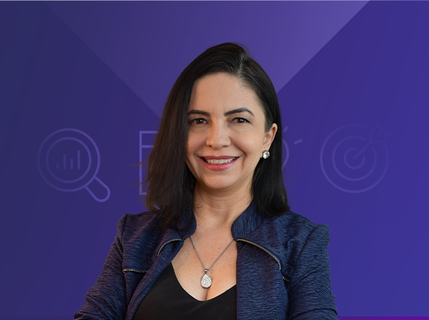 Dia do Administrador: de aluna da primeira turma à professora apaixonada pela profissão