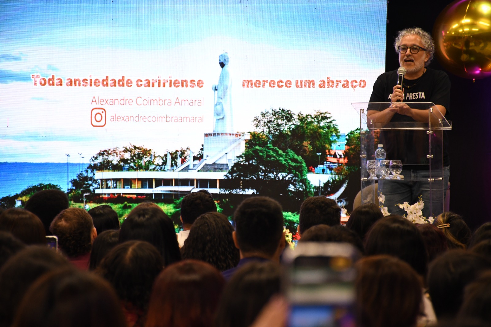 “A ansiedade é filha da vida que a gente leva no Brasil”, diz Alexandre Coimbra em congresso de Psicologia da Unileão