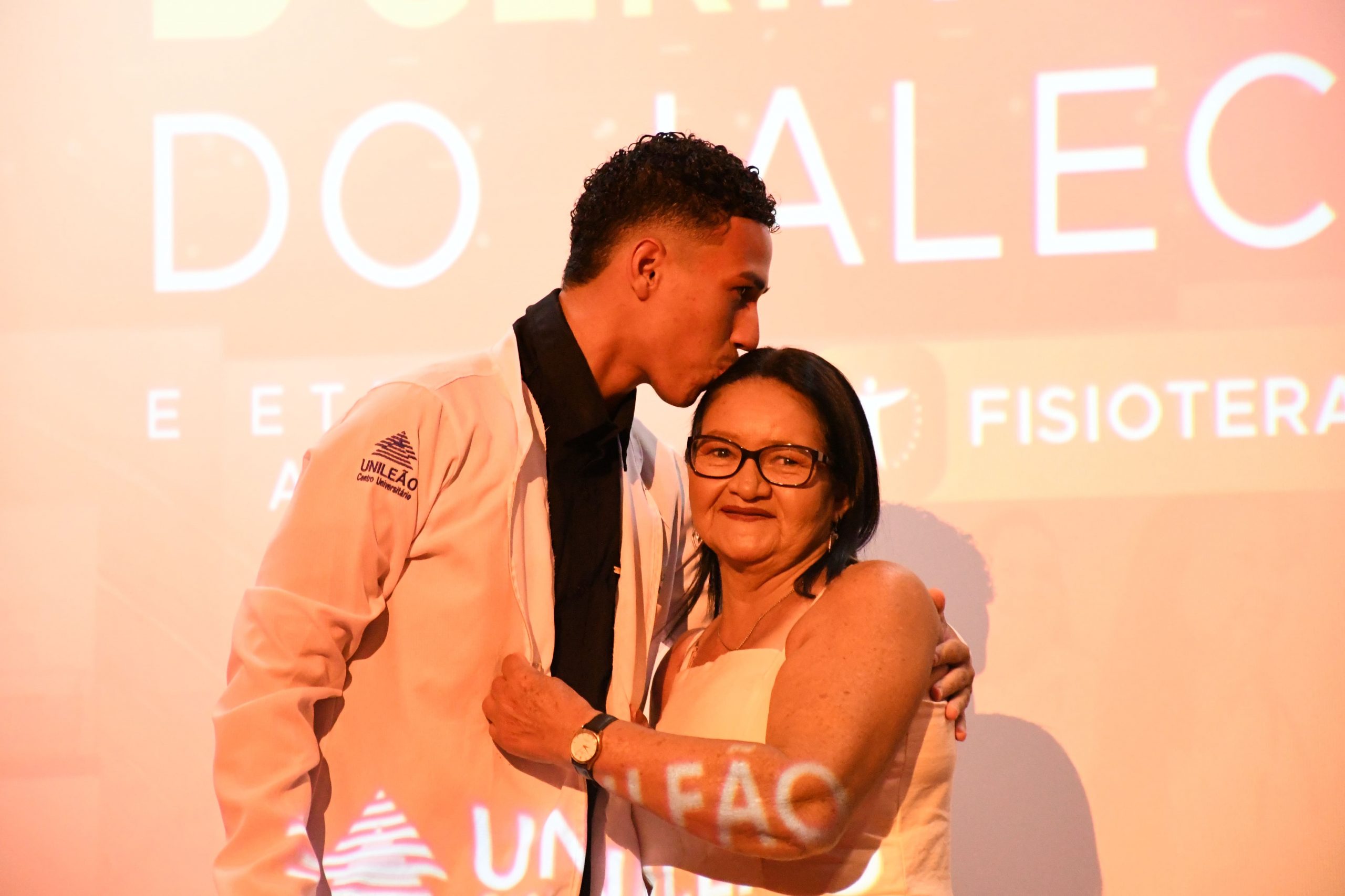 Cerimônia do Jaleco e do Eterno Aprendiz de Fisioterapia destaca a reabilitação como transformação de vida